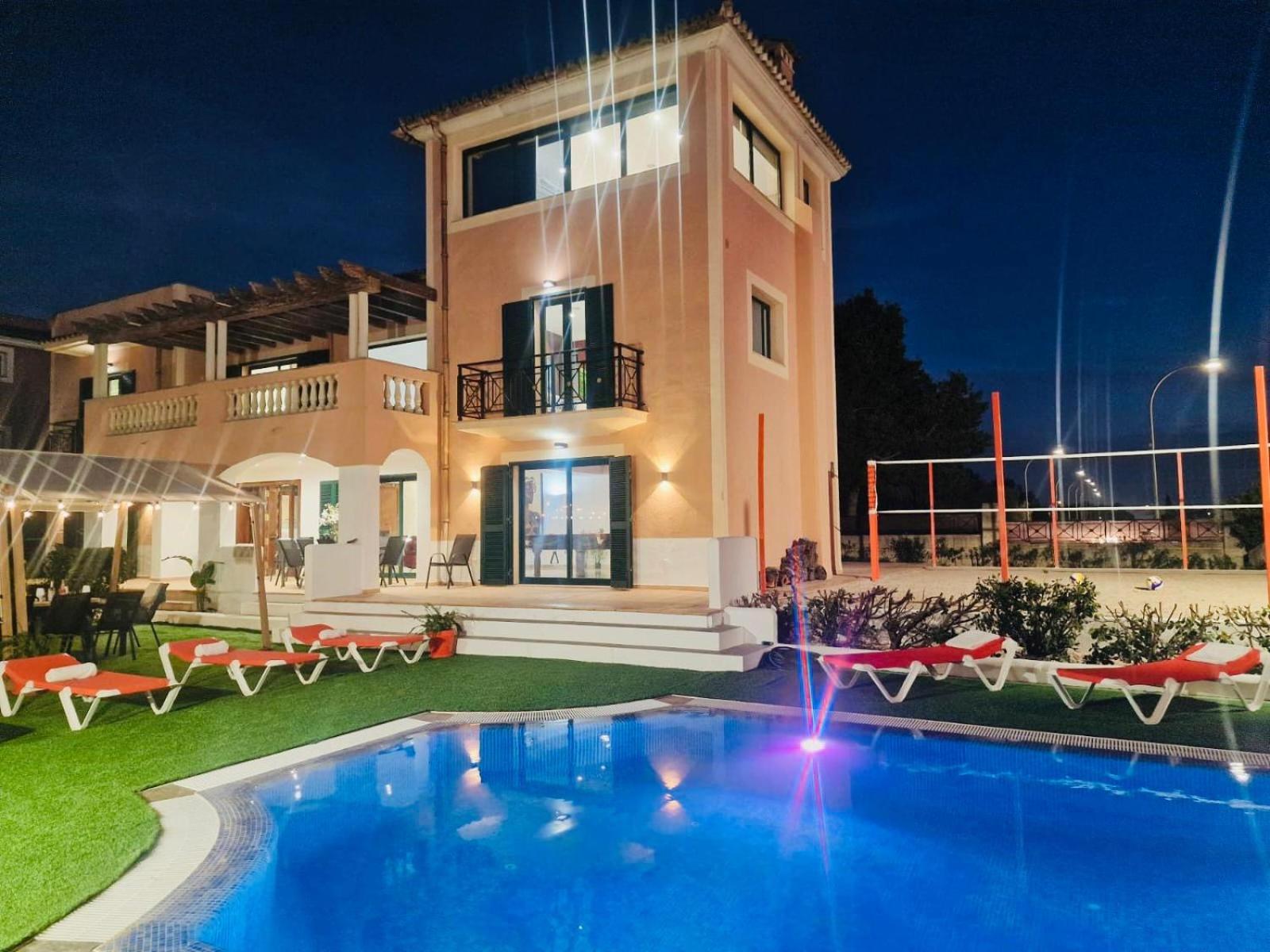 Marilyn Lujo Villa *